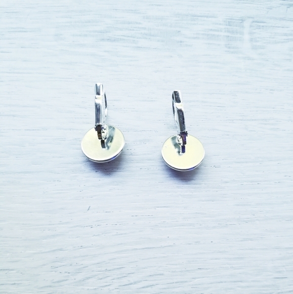 "BUNDLES ONLY" NWOT Crocodile/Cats Eye Earrings - Picture 3 of 7